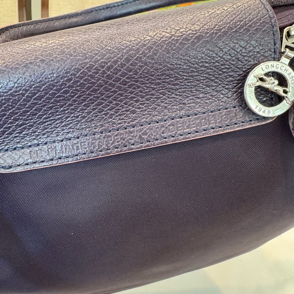 Authentic Longchamp Deep Purple Tote with Signature Leather Trim - Picture 12 of 15
